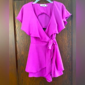 Do+Be Women’s Skort Jumper. Fuschia. Backless with button and tie waist.